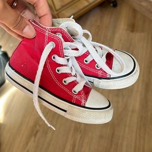 Red toddler converse size 6